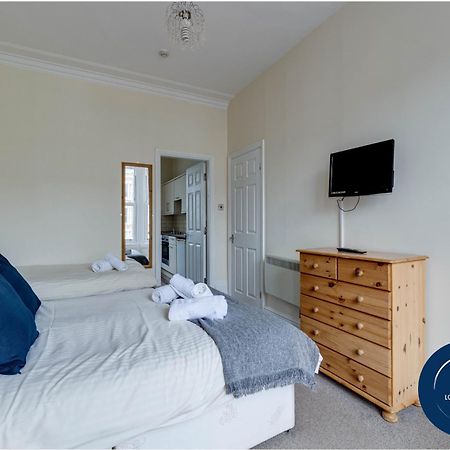 45 The Square Holiday Apartments Scarborough Esterno foto